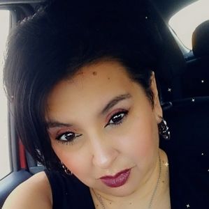 Meet your Posher, Mona